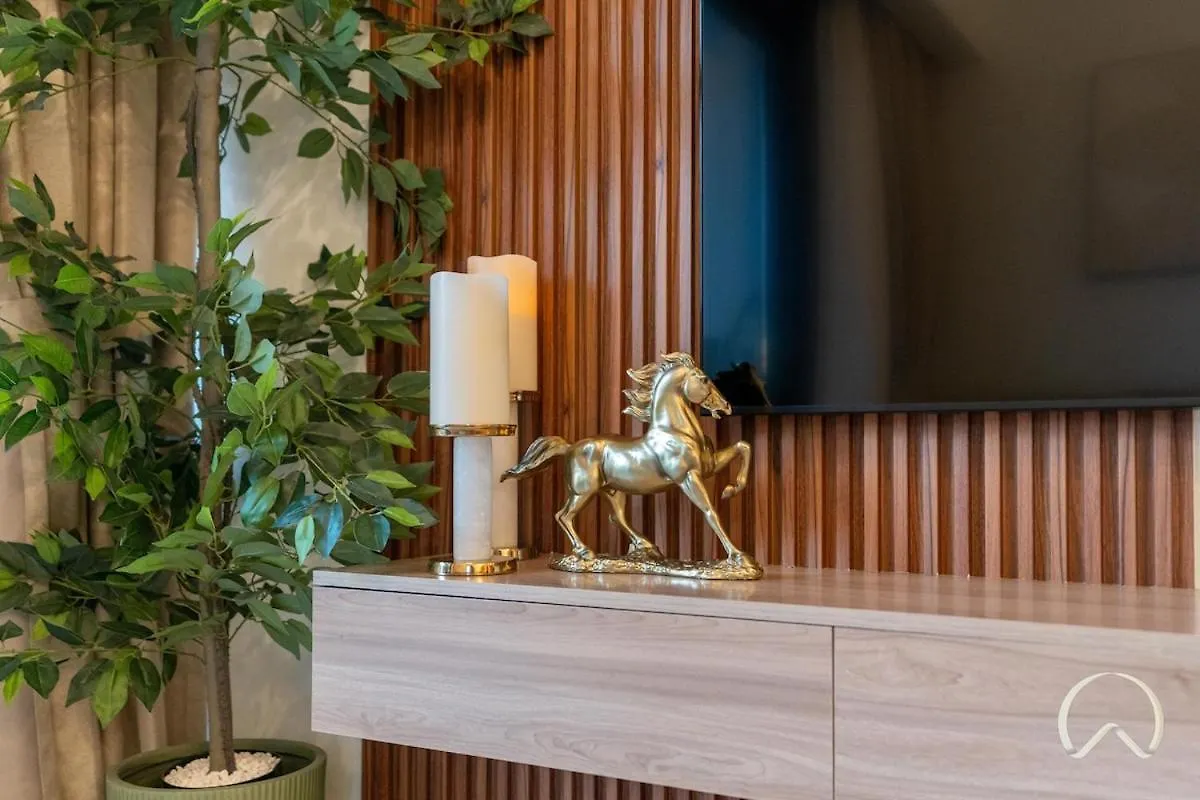 Luxurious 4Br In Act 1 Act 2 With Burj Khalifa View Apartment Dubai