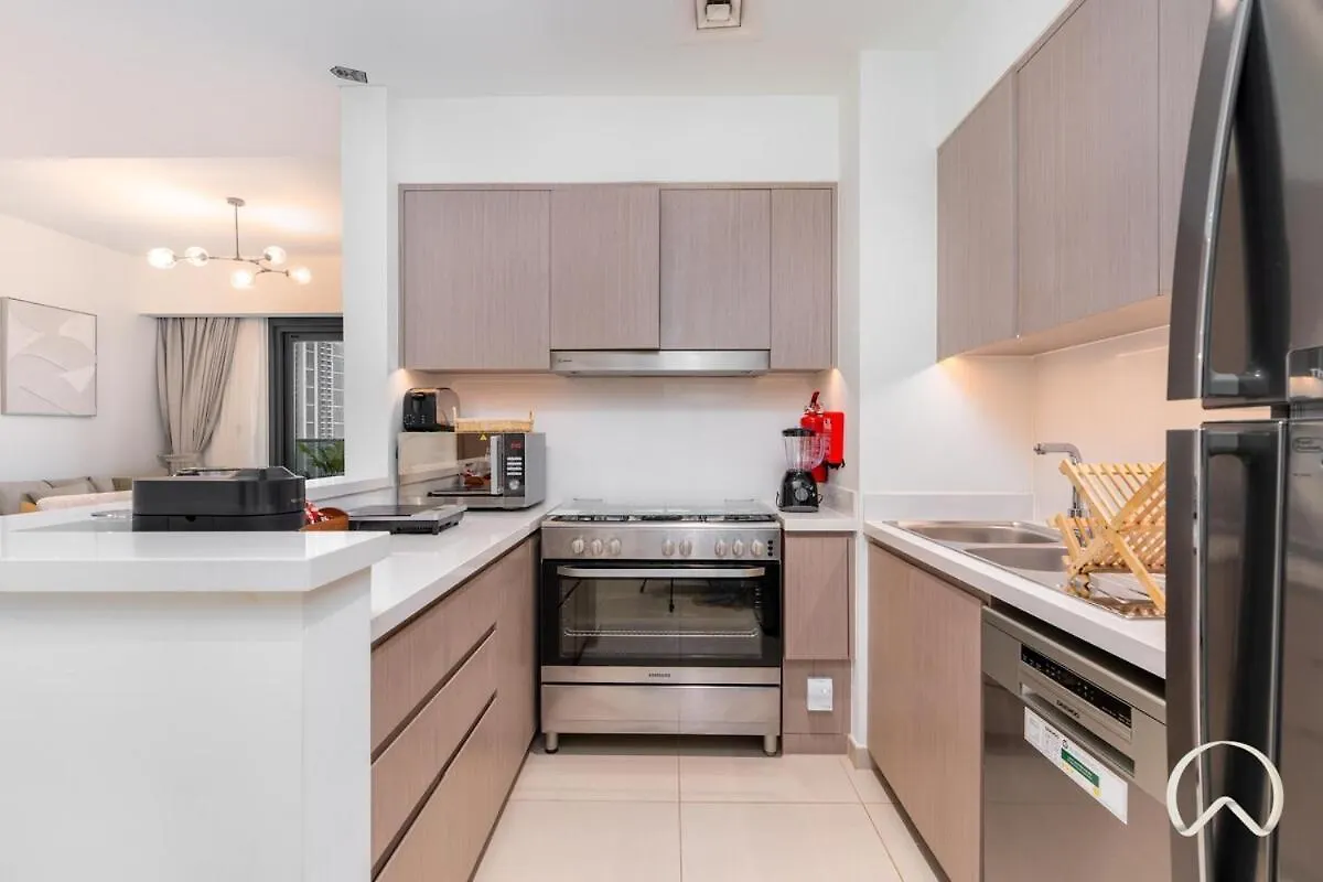 Luxurious 4Br In Act 1 Act 2 With Burj Khalifa View Apartment Dubai